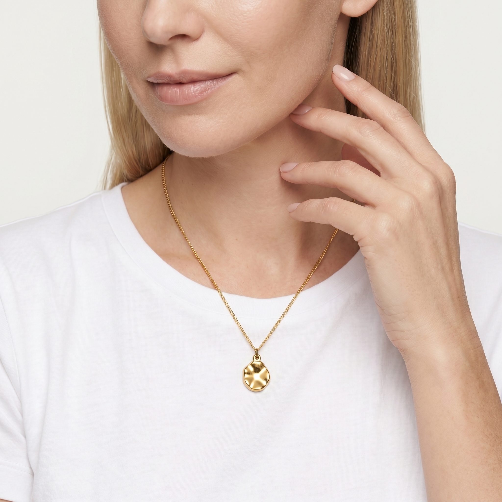 Hammered Coin Pendant Necklace — Gold